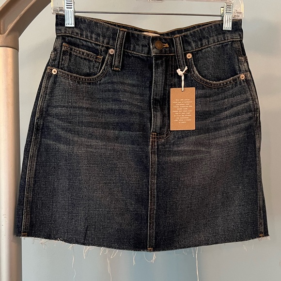 NWT - Madewell Rigid Denim Straight Mini Skirt: Reworked Edition - Size 25 - Picture 6 of 10